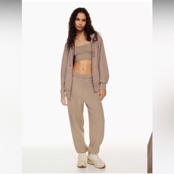 Aritzia TNA Cozy fleece mega sweatpants - Picture 1 of 6